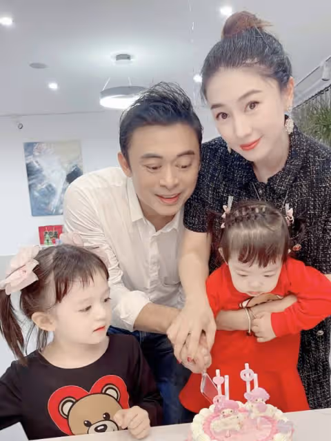 暗示婚變？賈曉晨發文慶結婚7周年，樊少皇卻轉發稱我們要離婚了