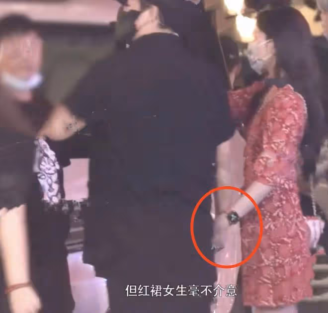 44歲陳思誠攜23歲女友回京，兩人感情穩定，此前同在海南工作度假