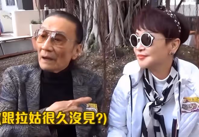 謝婷婷帶女兒回港與家人團聚，謝賢謝霆鋒一起合影場面溫馨幸福