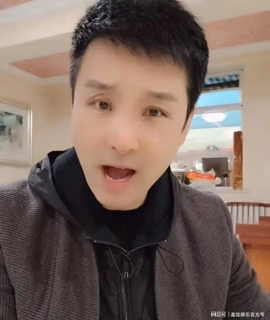 劉和剛一家四口合唱慶新年，一雙兒女像爸，妻子曾是世界小姐亞軍