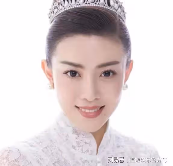 劉和剛一家四口合唱慶新年，一雙兒女像爸，妻子曾是世界小姐亞軍