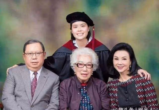 港圈四大「宅男女神」，膚白貌美皆被富豪「毀」了，至今仍單身