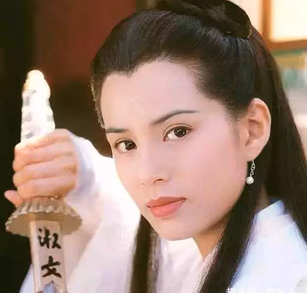 港圈四大「宅男女神」，膚白貌美皆被富豪「毀」了，至今仍單身