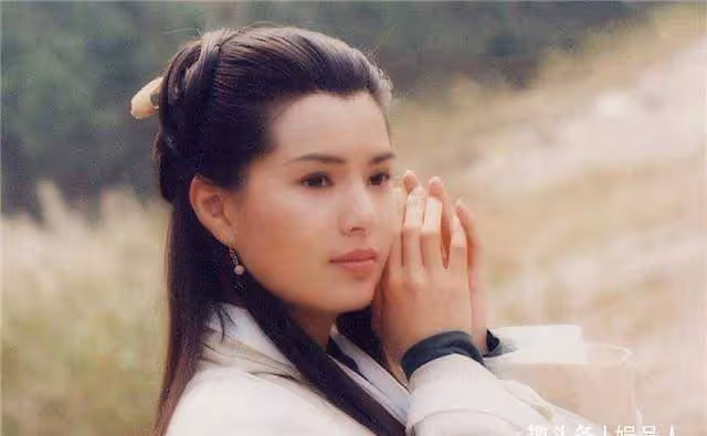 港圈四大「宅男女神」，膚白貌美皆被富豪「毀」了，至今仍單身