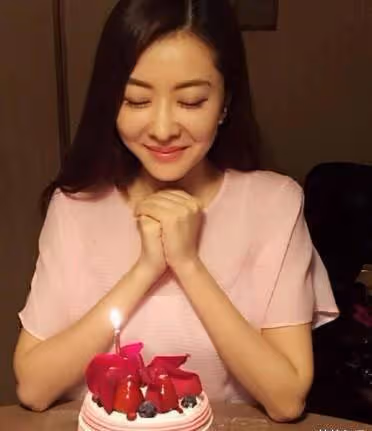 用盡心機卻唱了7年獨角戲，錯過天王嫂成百億闊太，如今熊黛林後悔了？