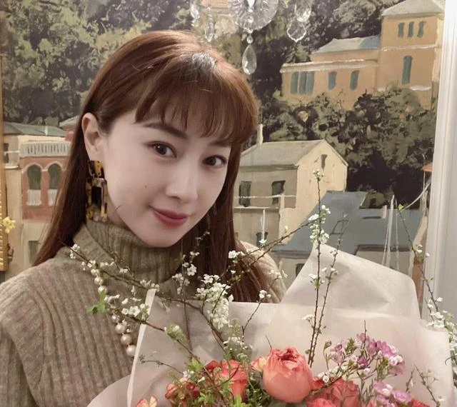 TVB前知名女星被曝婚變!稱自己是戀愛腦,暗示婚姻生活不幸福