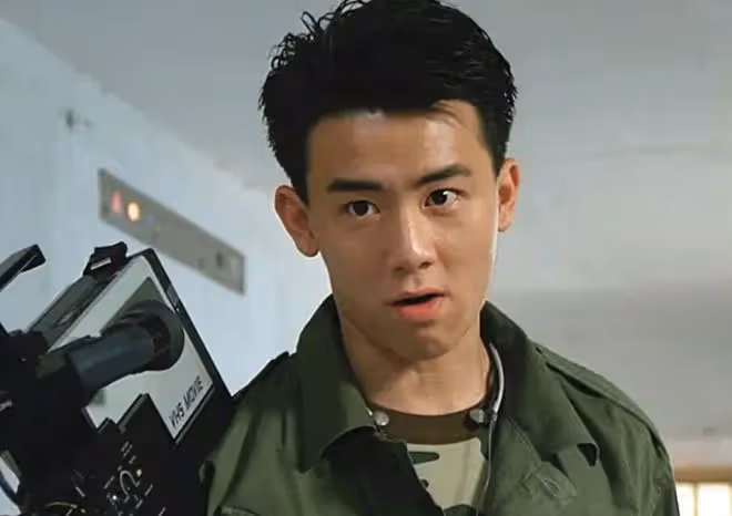 張智霖初戀一家三口迎新年！18歲兒子太像媽，55歲演員老公仍帥氣