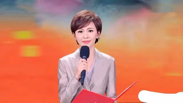為照顧患癌母親從央視消失3年，歐陽夏丹首次露面，笑容如沐春風