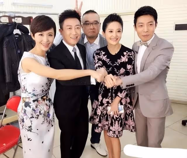 為照顧患癌母親從央視消失3年，歐陽夏丹首次露面，笑容如沐春風