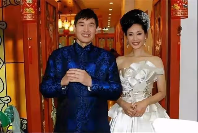 24小時內：貴圈兩人病逝兩對夫妻曬全家福，一對疑離婚，悲喜不同