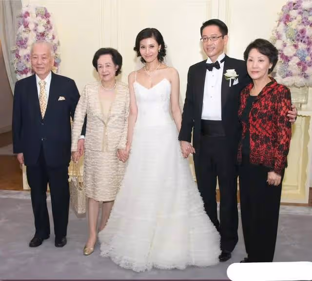 24小時內：貴圈兩人病逝兩對夫妻曬全家福，一對疑離婚，悲喜不同