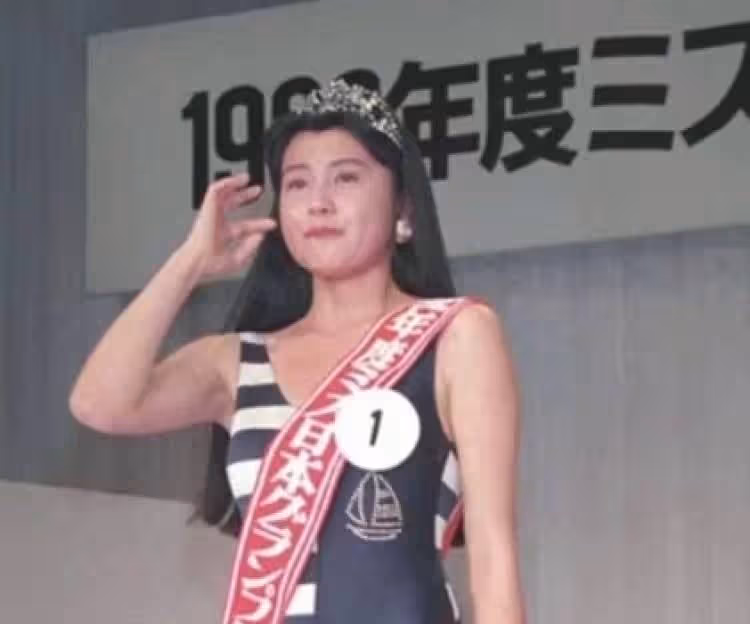 「51歲藤原紀香」素顏狀態好驚人，性感女神年齡封凍，健身曲線超優越，年過半百還是萬人迷