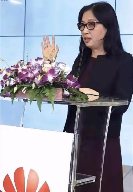 任正非背後的女將孫亞芳:曾領數千員工辭職,卻成為華為救命恩人