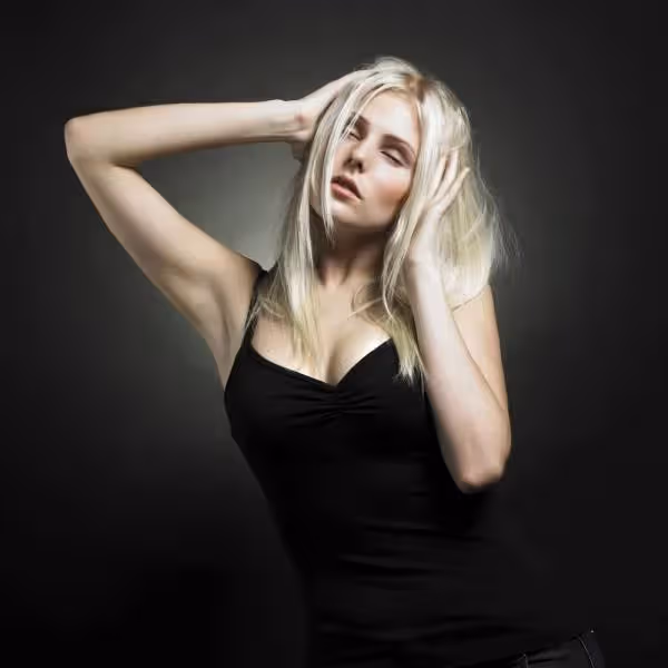 媽媽給智障女兒買了孤兒丈夫,兩人誤打誤撞懷上寶寶,生孩子時丈夫讓眾人都嚇傻了..
