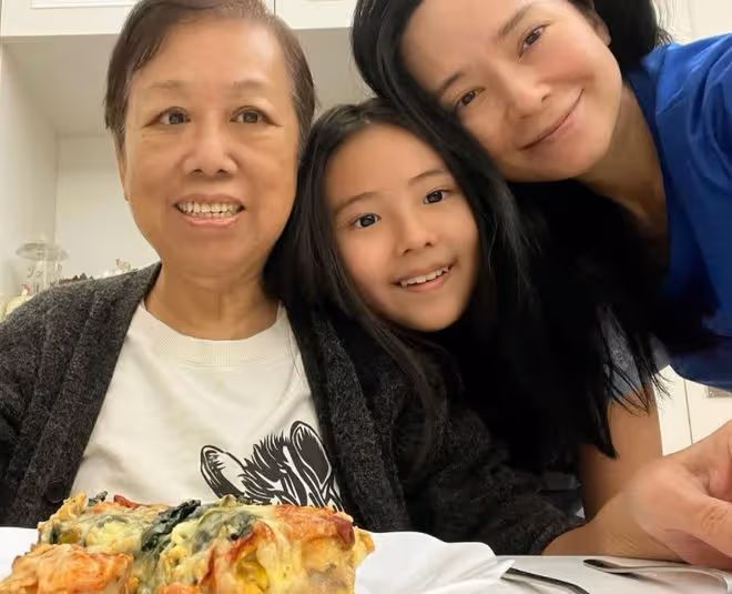郭羨妮與老母親女兒迎新年!小6歲老公長居內地,夫妻聚少離多