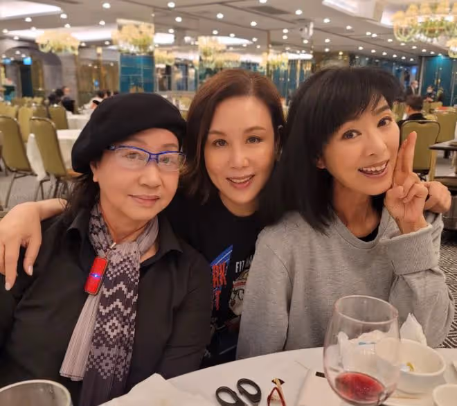 米雪參加新年聚會!元秋姐妹久違同框,「穆念慈」榮升岳母心情好