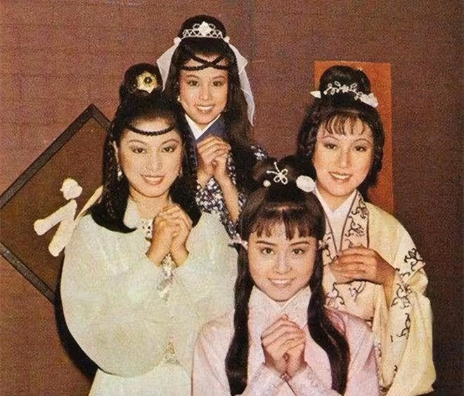 米雪參加新年聚會!元秋姐妹久違同框,「穆念慈」榮升岳母心情好
