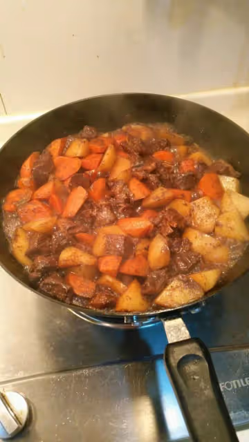又軟又入味的牛肉燒胡蘿蔔土豆