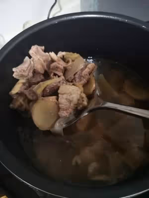 又軟又入味的牛肉燒胡蘿蔔土豆