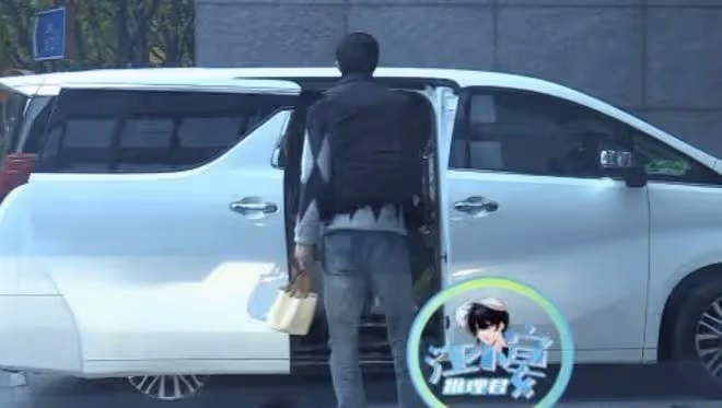 張雨綺與男友接孩子回家,二人曾被曝已同居,6歲女兒身高矚目