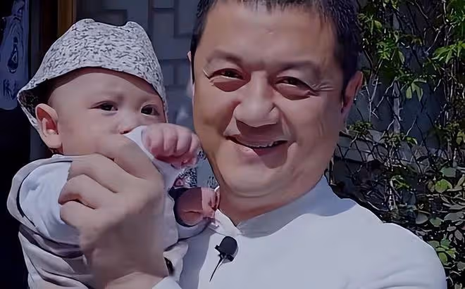 李亞鵬回應「高冷閨女卑微老爹」評論：嫣兒沒有不理我！