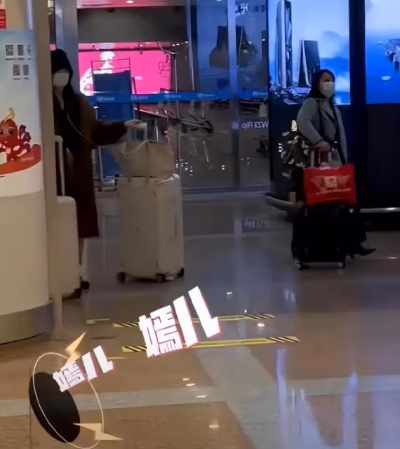 李亞鵬回應「高冷閨女卑微老爹」評論：嫣兒沒有不理我！