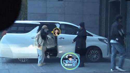 張雨綺攜小男友接孩子,5歲龍鳳胎女兒性格活潑,准繼父幫拎書包