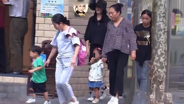 張雨綺攜小男友接孩子,5歲龍鳳胎女兒性格活潑,准繼父幫拎書包