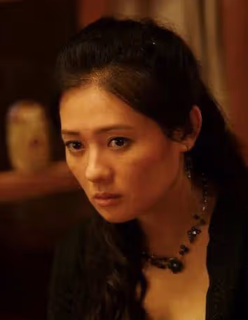 李麗珍24歲女兒曬寫真照,穿時尚裙秀長腿,被港媒猜測要進娛樂圈