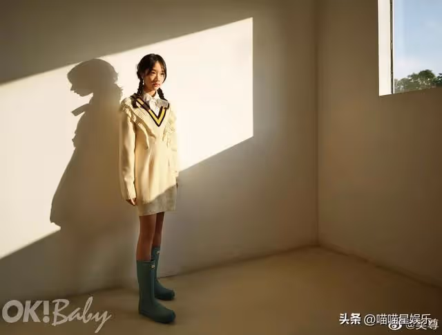 吳尊曬新年親子封面照,12歲女兒氣質出眾,9歲兒子帥過親爹