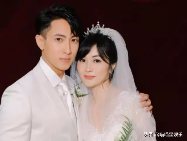 吳尊曬新年親子封面照,12歲女兒氣質出眾,9歲兒子帥過親爹