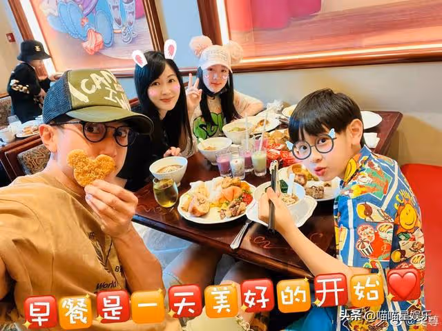 吳尊曬新年親子封面照,12歲女兒氣質出眾,9歲兒子帥過親爹