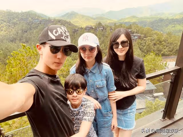 吳尊曬新年親子封面照,12歲女兒氣質出眾,9歲兒子帥過親爹