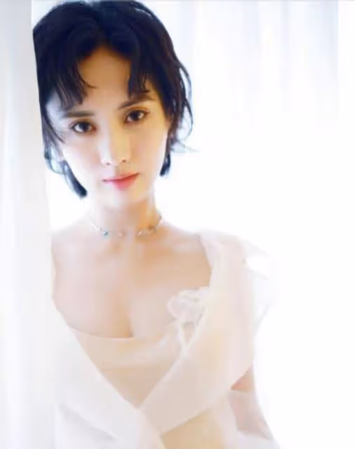 她被稱「小王子文」,曾和潘粵明傳過緋聞,今27歲還是單身