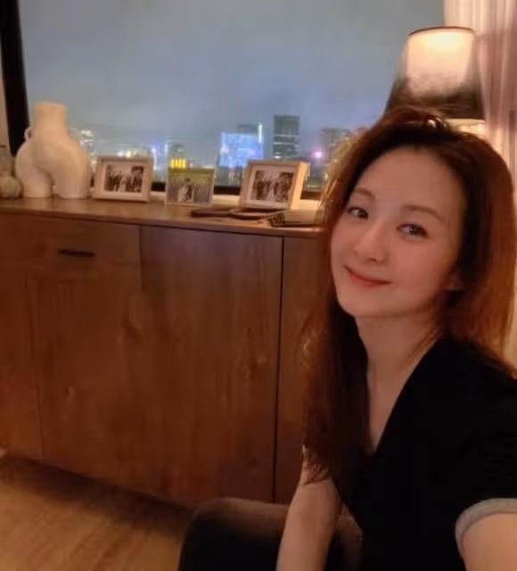 結婚周年!香港女星曬豪宅證婚後幸福甜蜜,曾戀大19歲人夫最轟動