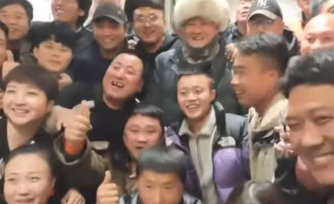 曝65歲趙本山將回歸央視春晚,彩排照流出引熱議,知情人發文澄清