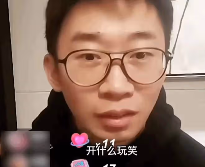楊迪直播力證未整容,大力捏臉五官用力,搞笑回應獲網友誇讚