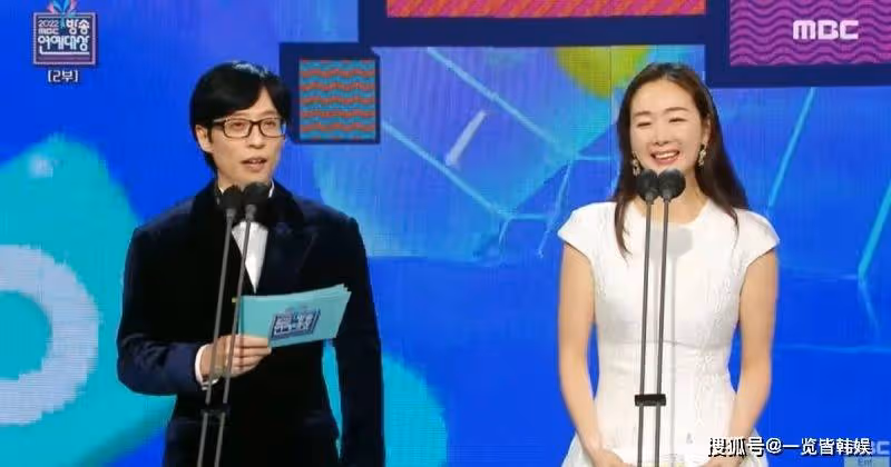 崔智友演藝大賞搭檔劉在石 48歲外貌身材仍未走樣 圈內好友眾多
