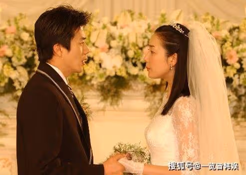 崔智友演藝大賞搭檔劉在石 48歲外貌身材仍未走樣 圈內好友眾多