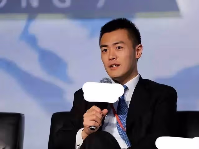 甘比罕見沉默，呂麗君迴避，劉鑾雄一人出席記者會給媒體設置障礙