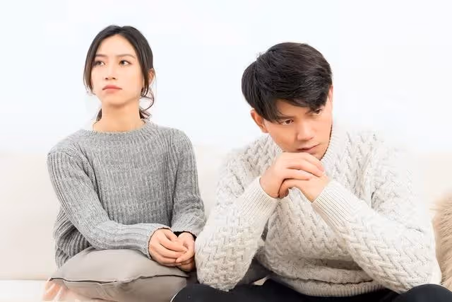 丈夫：你母親退休金給我爸媽養老，你父親退休金給我買煙，我：滾