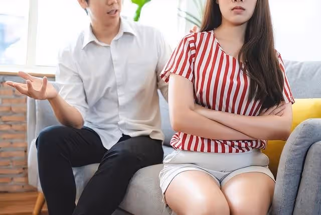 丈夫：你母親退休金給我爸媽養老，你父親退休金給我買煙，我：滾