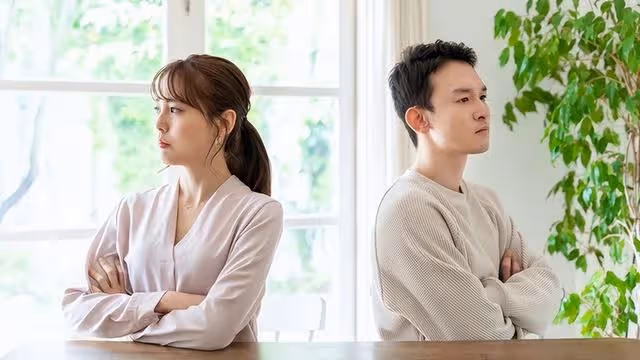 丈夫：你母親退休金給我爸媽養老，你父親退休金給我買煙，我：滾