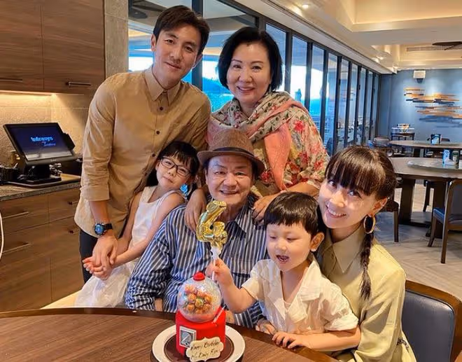 TVB視帝曬照慶結婚8周年!內地演員妻子氣質好,兒女雙全太幸福