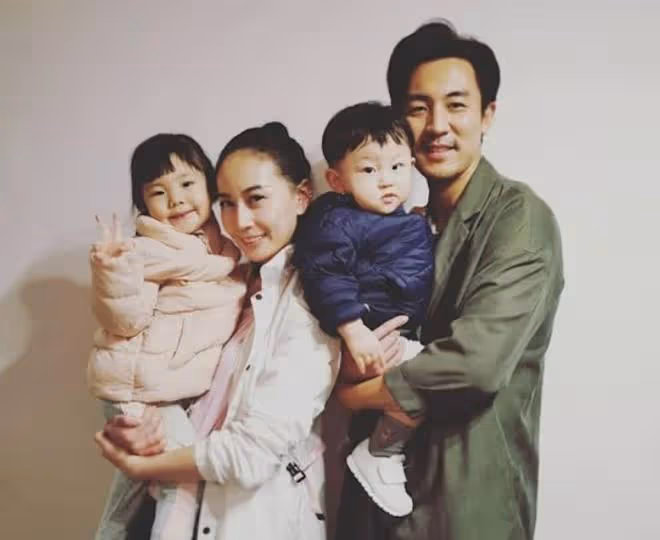 TVB視帝曬照慶結婚8周年!內地演員妻子氣質好,兒女雙全太幸福