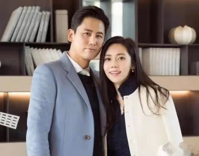 娛樂圈「貌合神離」的夫妻，元旦剛過3天就開始演戲，人前秀恩愛