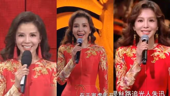 49歲朱迅現身蒼蠅小館,寒風中站著吃12元肉夾饃,濃妝艷抹無人識