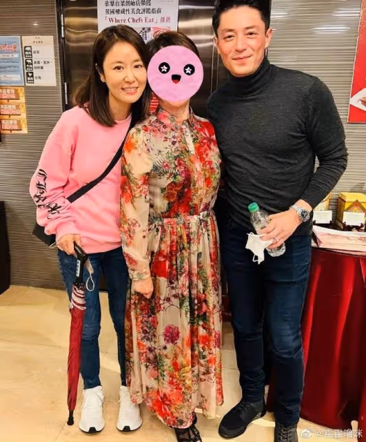 林心如夫婦新年吃料理,43歲霍建華發福嚴重,比大3歲妻子顯老態