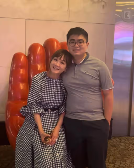 特教兒3歲還不會說話,56歲女主持毅然放下全盛事業,攜子跨海求學,4歲發掘超強天賦默默用愛陪伴