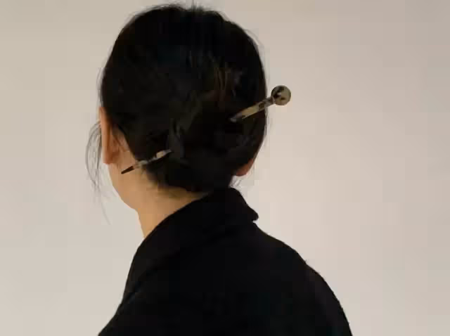 我辭職照顧中風老媽,她卻把退休金全給我姐,直到婆婆給我10萬